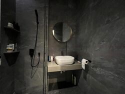 Redhill Forum (D3), Factory #464483101